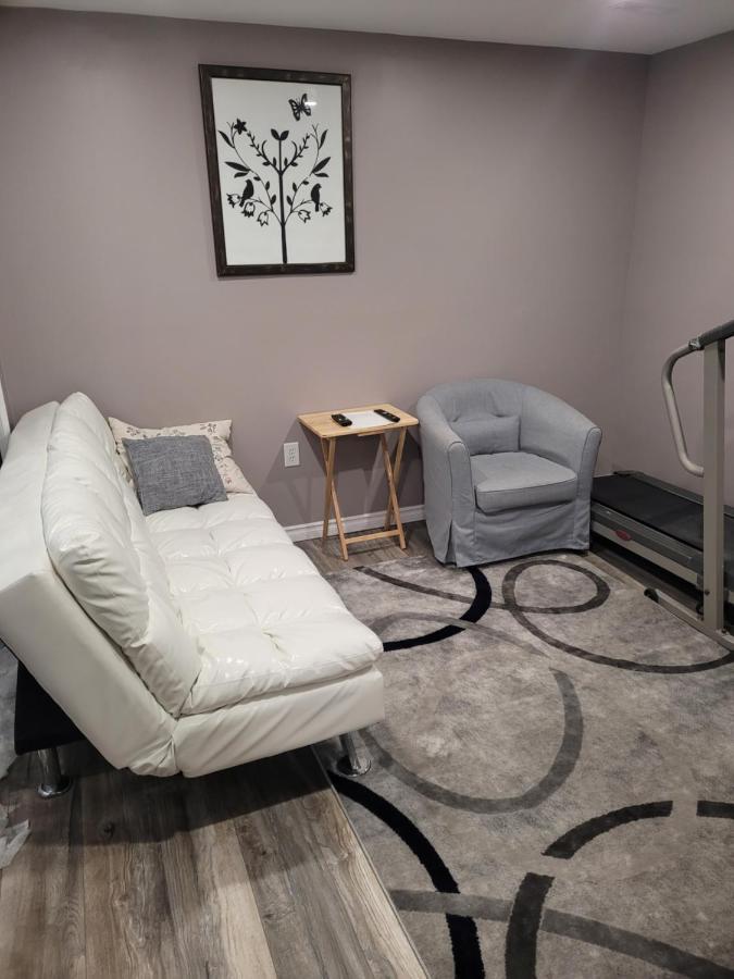 Adorable Studio Basement Suite In South Barrie Eksteriør bilde